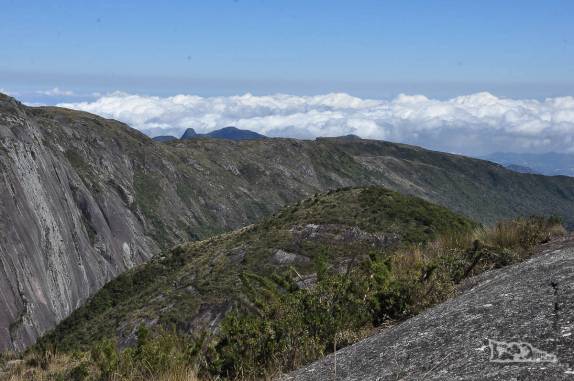 No alto do Morro da Luva, seguindo em direção a Cachoeirinha, no 2o dia de travessia no Parque Nacional da Serra dos Órgãos, no Rio de Janeiro